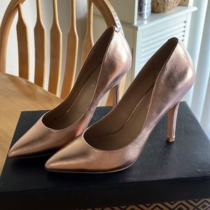 NEW Charles David Rose Gold Metallic pumps size 6